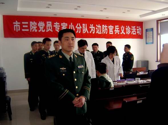 ������С �ڱ߷�ǰ�߲��Ӹ����˽��ܵ���̨�ɷ�.jpg