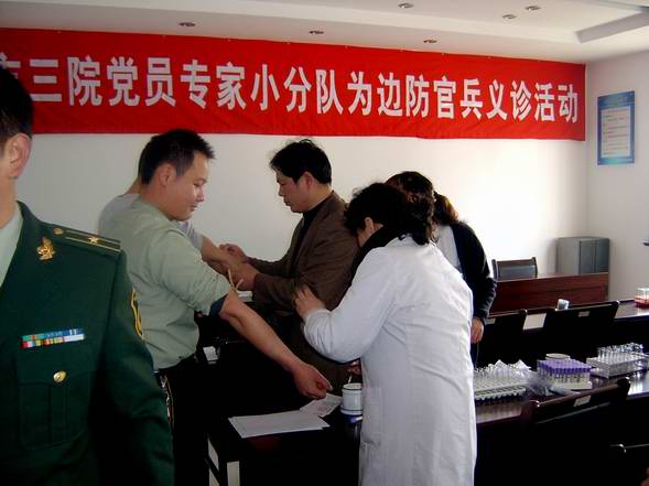 ������С �ڱ߷�ǰ��Ϊ�ٱ���Ѫ2.jpg