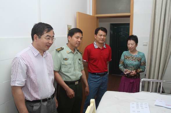 ������С �����侯���ӡ��������쵼������ֳ�.jpg