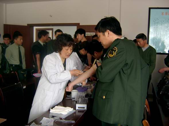 ������С �ڱ߷�ǰ��Ϊ�ٱ���Ѫ.jpg